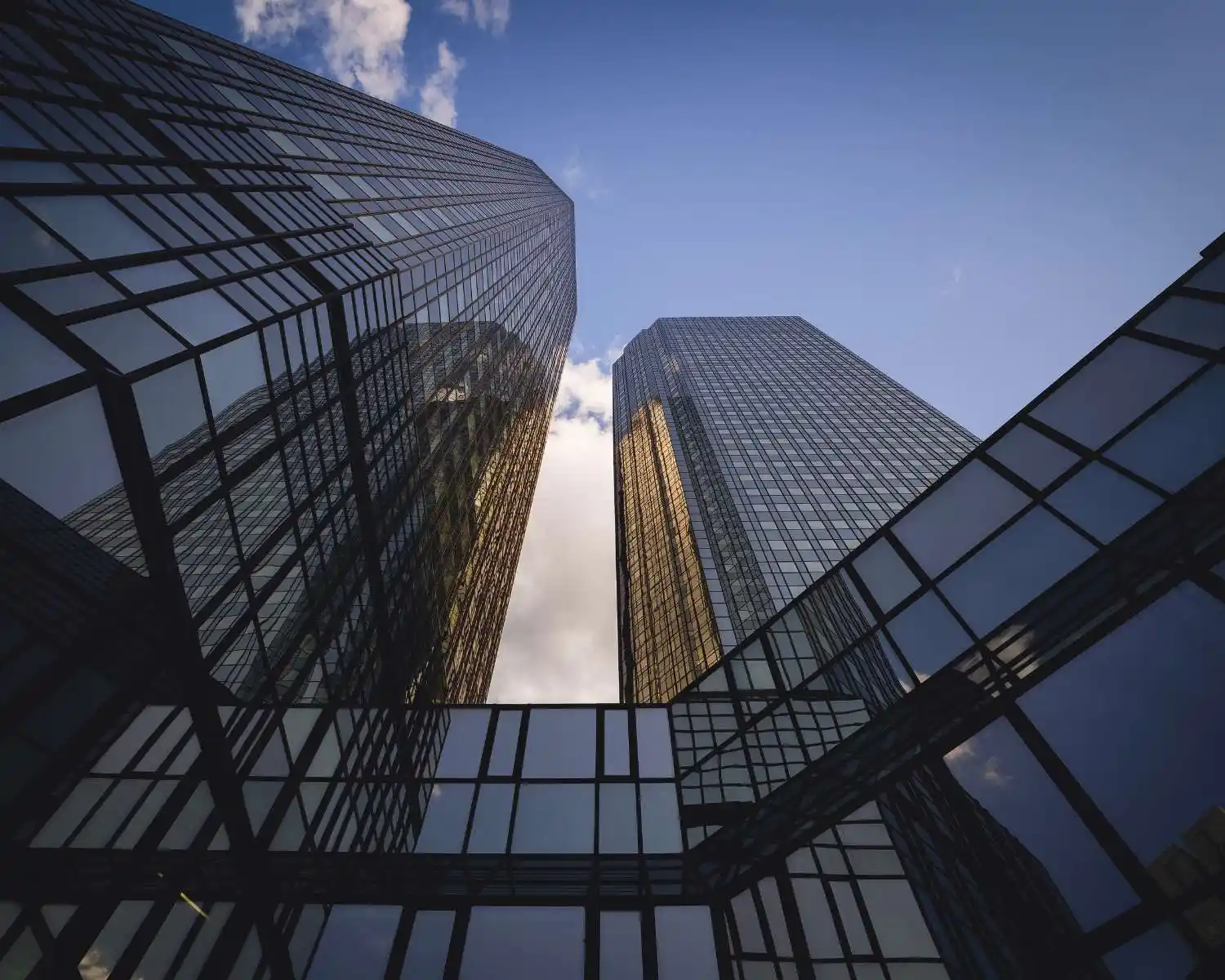Bankgebäude in Frankfurt: Zukünftig fließt das ESG-Commitment in Kreditentscheidungen ein