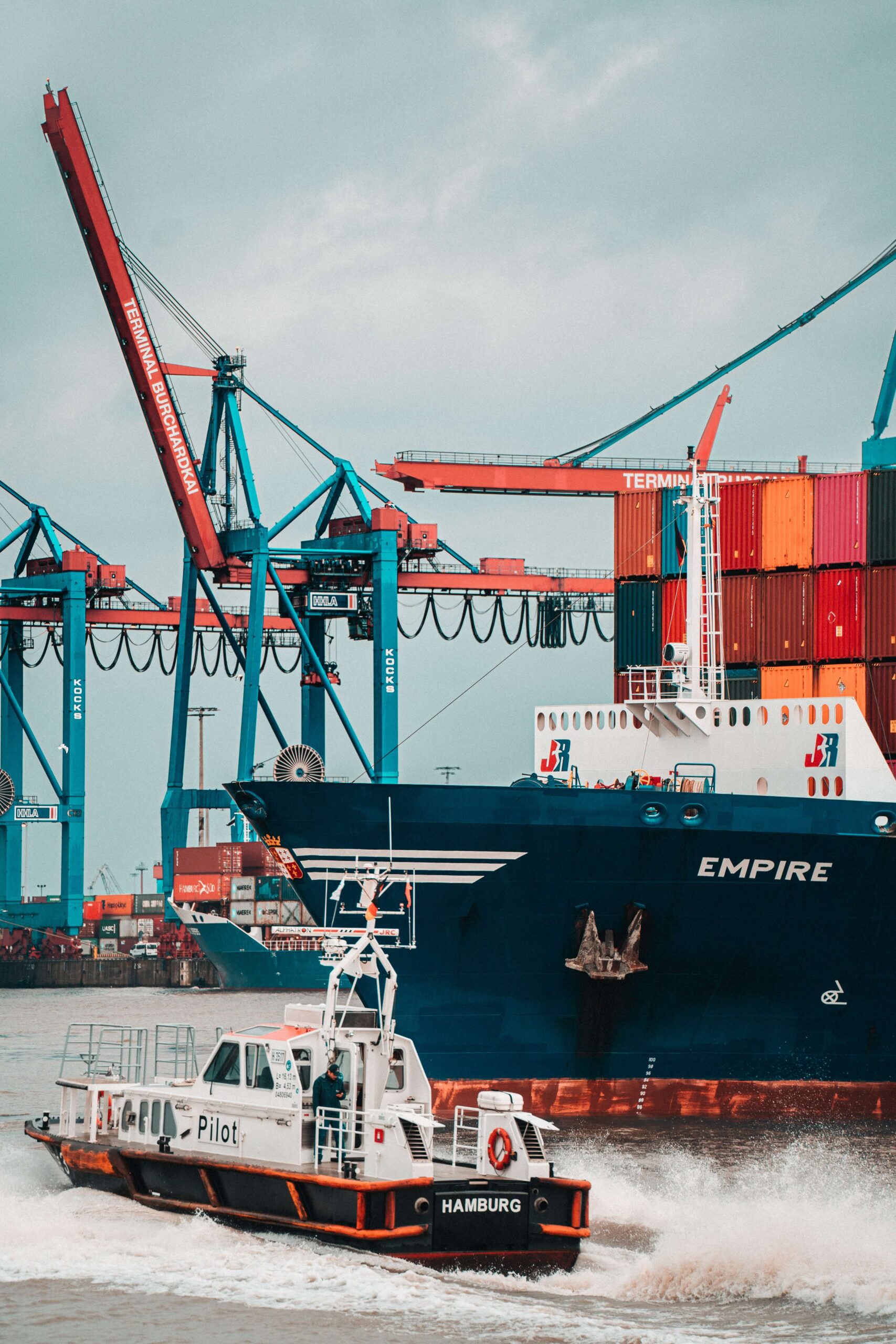 Containerschiff als Symbolbild für Lieferketten
